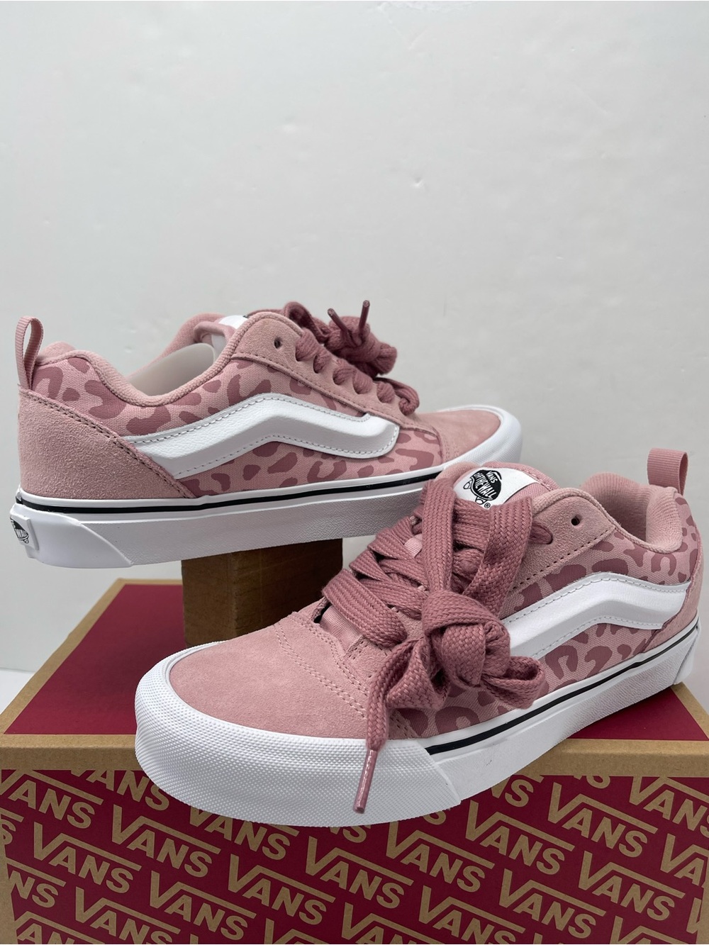 Vans WMNS Knu Skool
LEOPARD Misty Mauve
VN000D2TFPR Sneakers Skate
Leopard - Picture 9 of 15